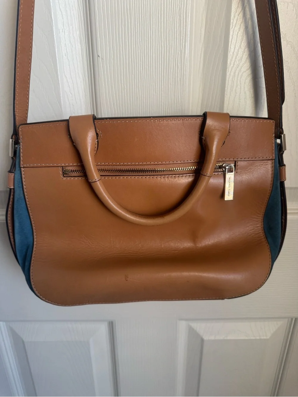 Michael Kors Crossbody Messenger Bag - Picture 4 of 6